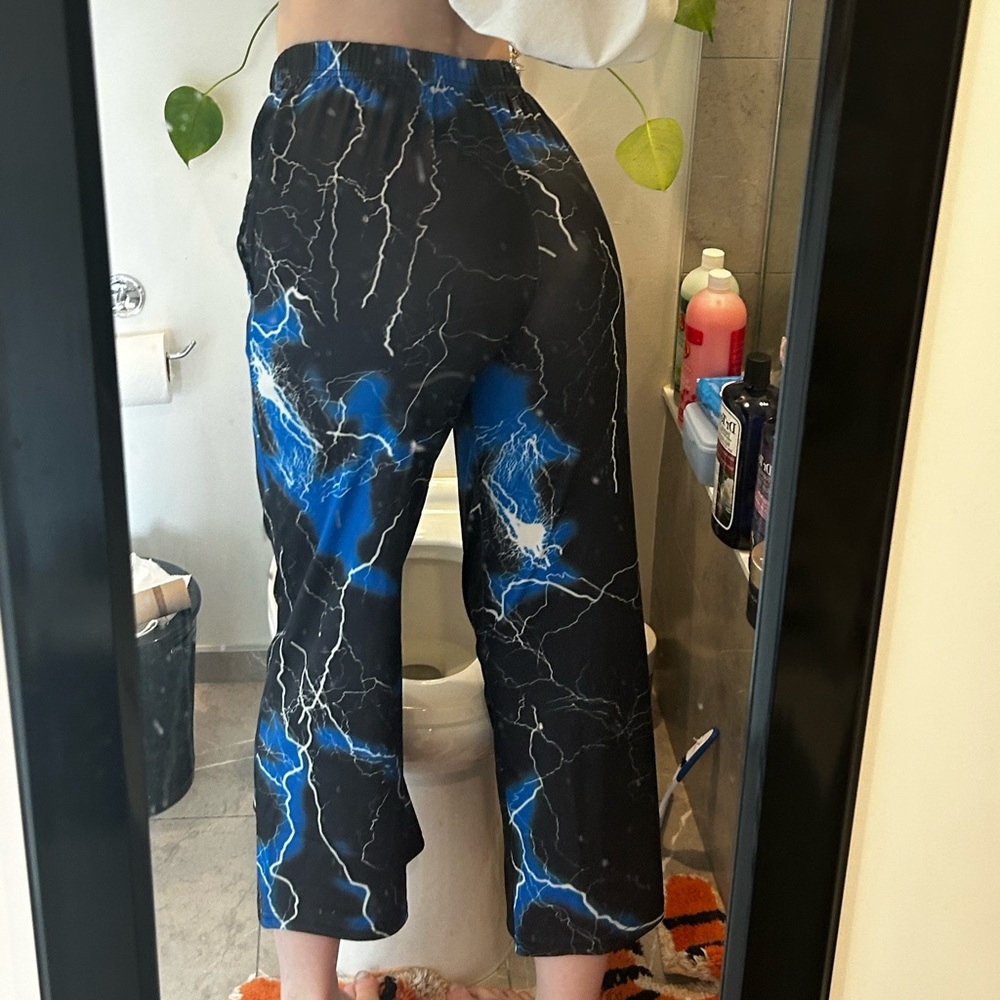 Anime Style, Wide Leg Capri Sweats - Picture 4 of 6
